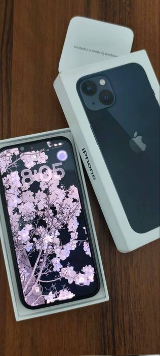Продам iPhone 13