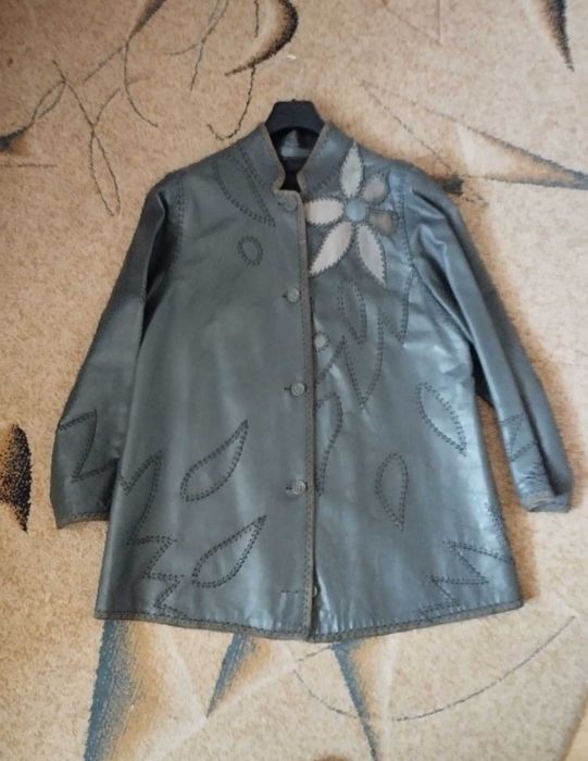 Ръчно изработен костюм от естествеа кожа