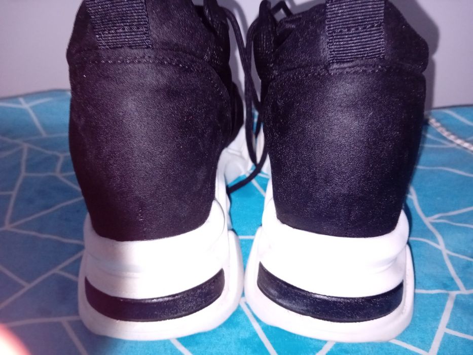 Adidasi cu platforma