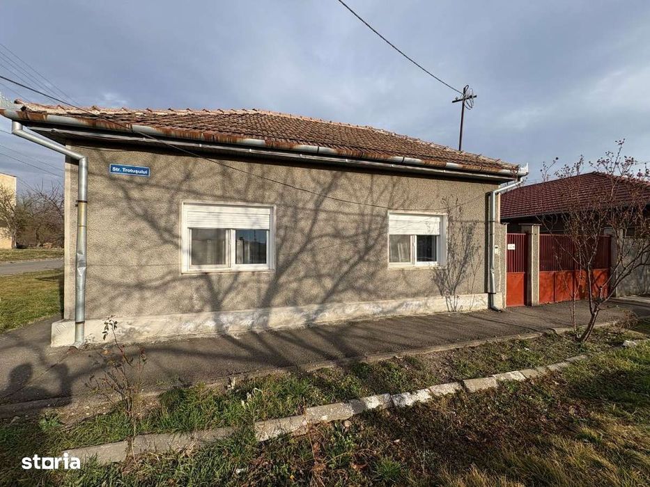 Casă de vânzare 4 Camere Bujac ( pe colț )