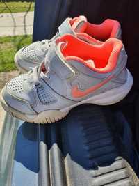 Adidasi Nike piele marimea 27,5 ..16,5cm