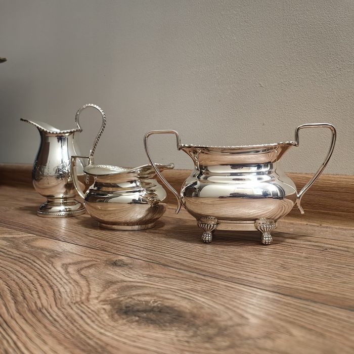 Антикварен посребрен комплект