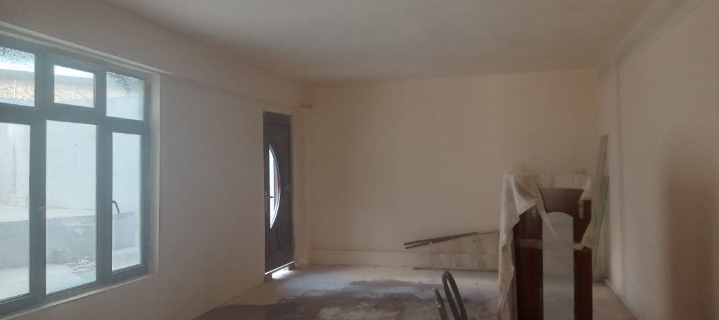 Nazarbek 8 maktab xovli 2 sotik srochna sotaman ipoteka bor keliwamiz