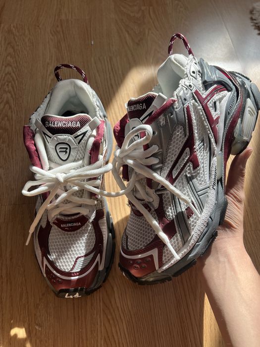 Balenciaga runner burgundy
