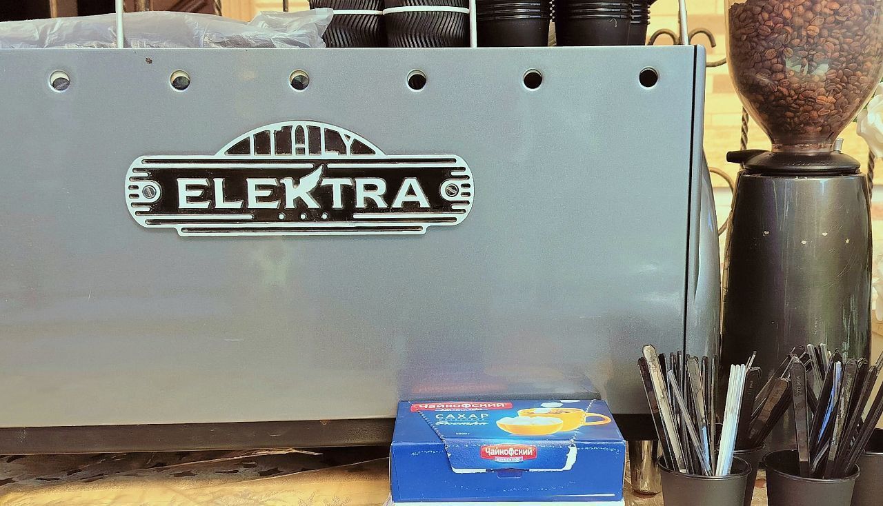 Профессиональная  2 группный кофемашина Elektra Maxi 2gr 2400$