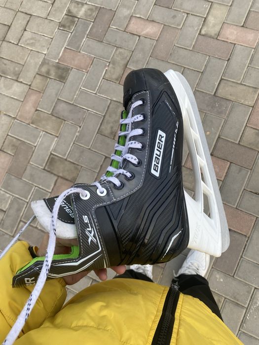 Бауер хлс откатал пол сезона