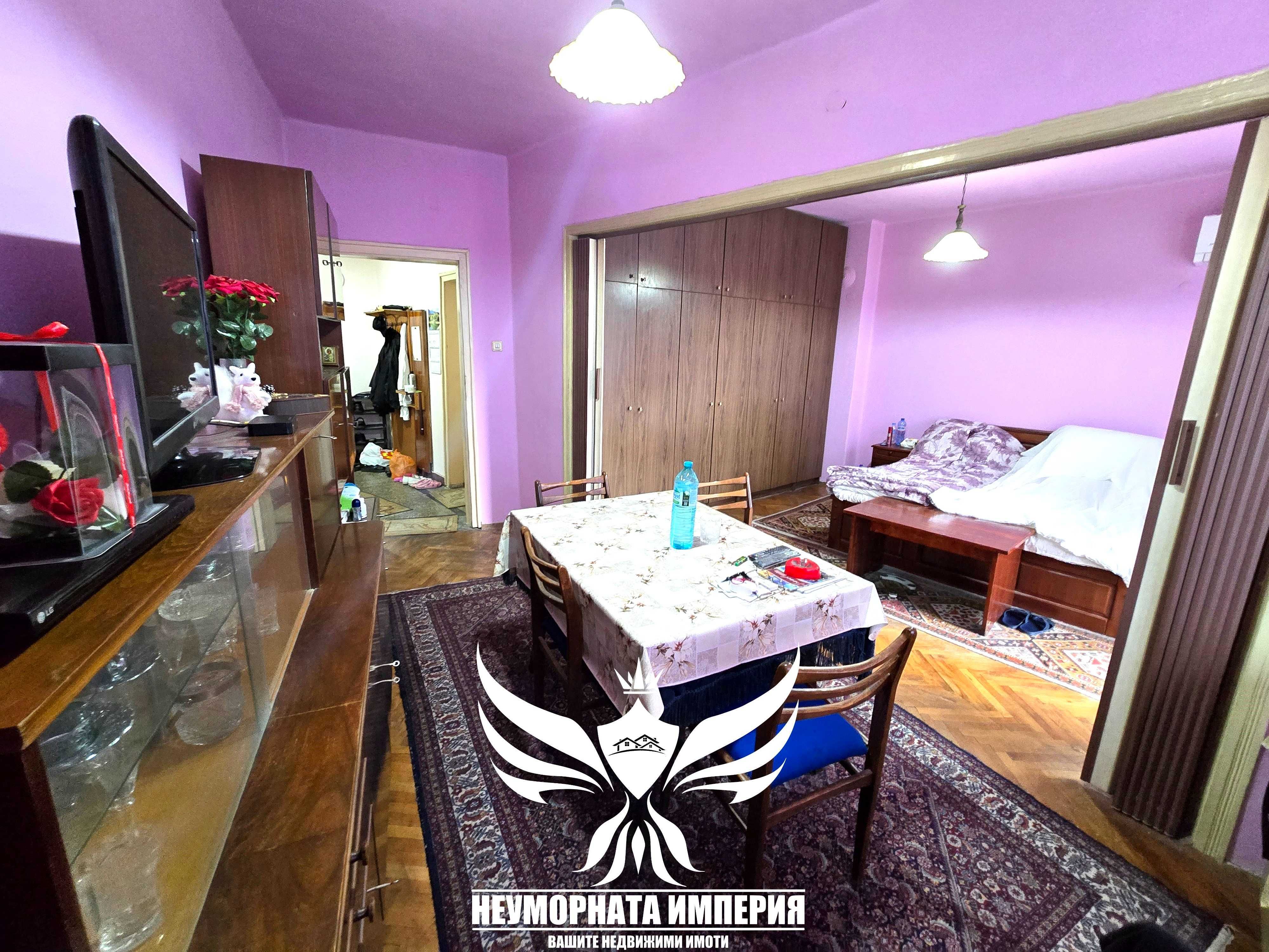 Продавам тристаен/четиристаен 102кв 2 ет. в Асеновград център