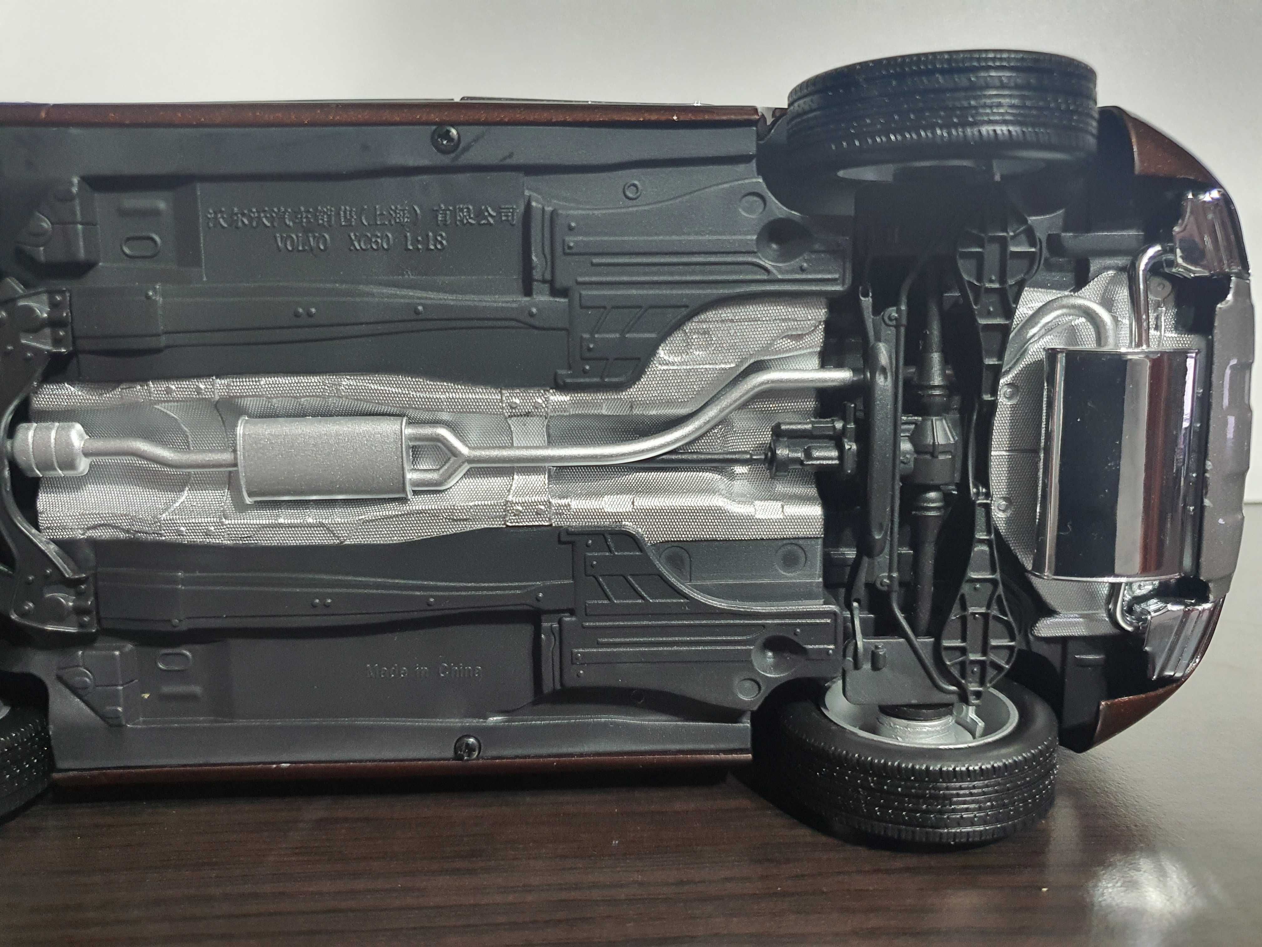 Умален модел VOLVO XC60 мащаб 1:18
