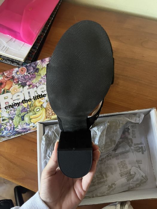 Обувки на висок ток