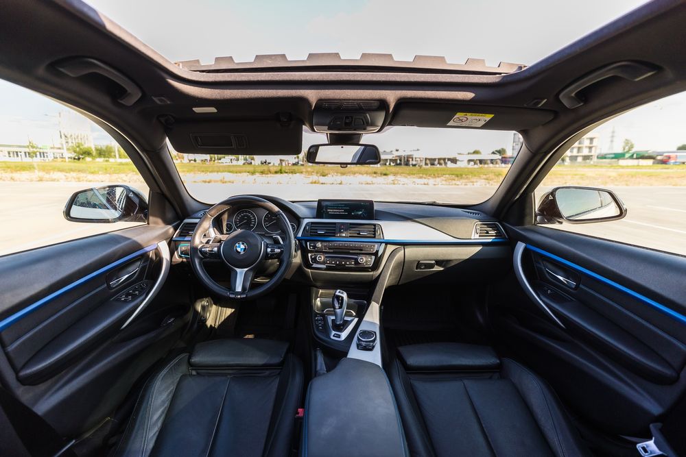 Bmw 330e hybrid plug in, M pachet, 350 de cai