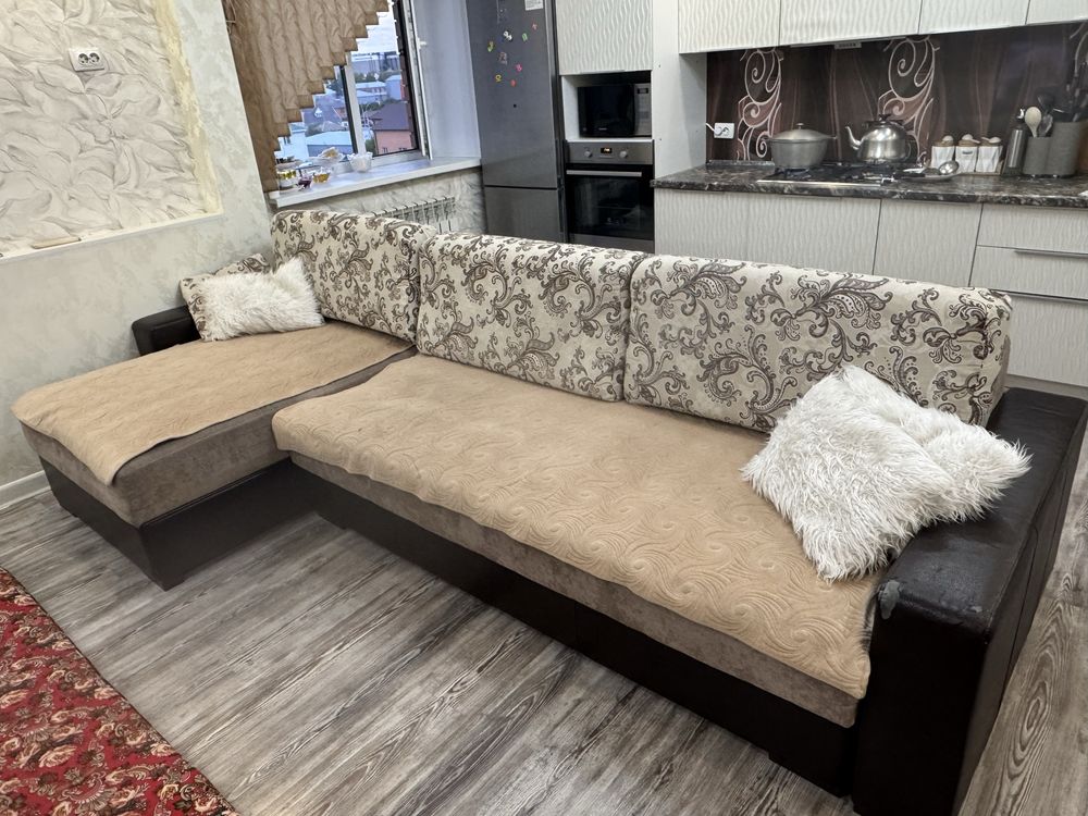 Продается мягкий диван, 4 метра, в хорошем состоянии