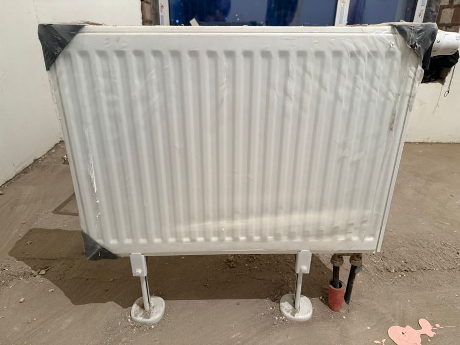 Продам белый панельный радиатор