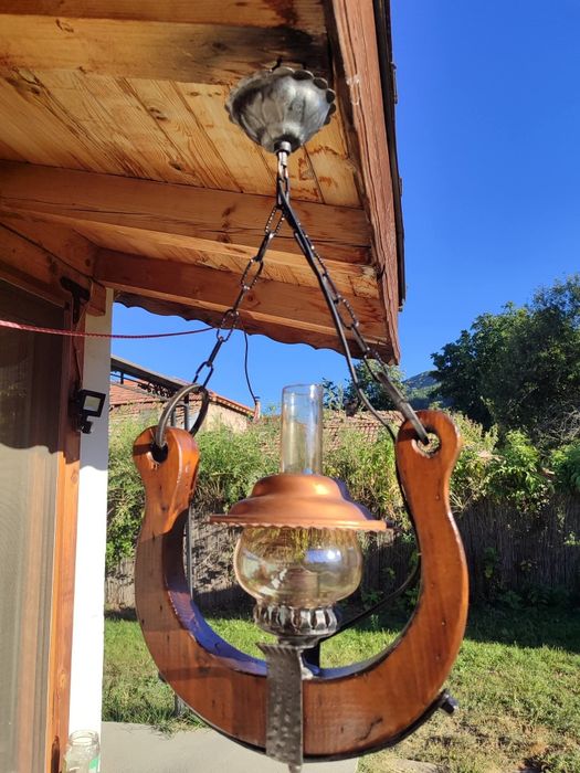 Красив старинен полилей съчетание от дърво, ковано желязо , стъкленица