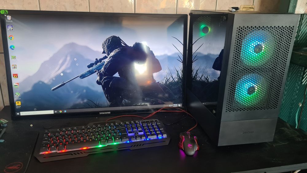 Unitate PC I5 8600 video 8GB RX 580 16GB RAM SSD
