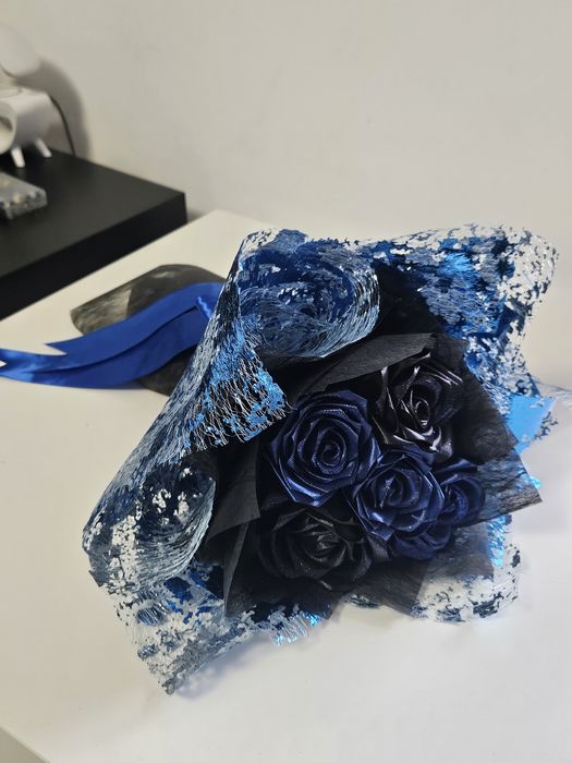 Buchet de trandafiri satinați