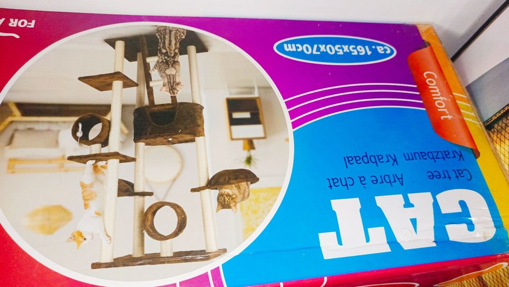 Ansamblu pt pisici cu loc de joaca și odihna