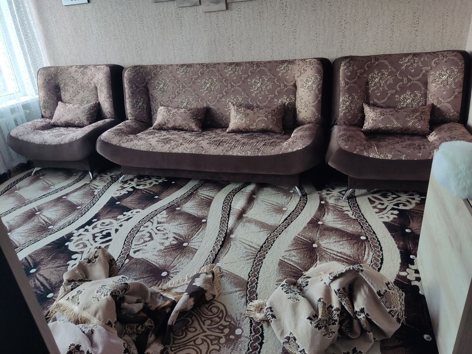 Продается диван и два кресла