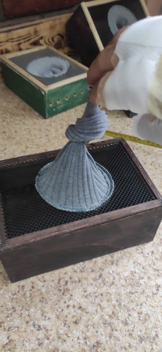 Vând ciururi și colivi