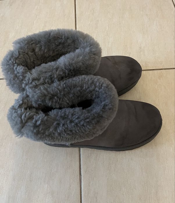 UGG marime 39 gri