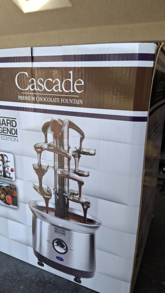 Cascadă ciocolată 150 lei.