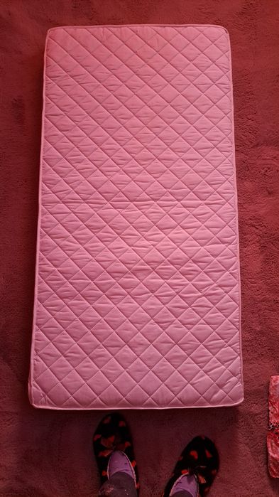 Vând saltea + lenjerie