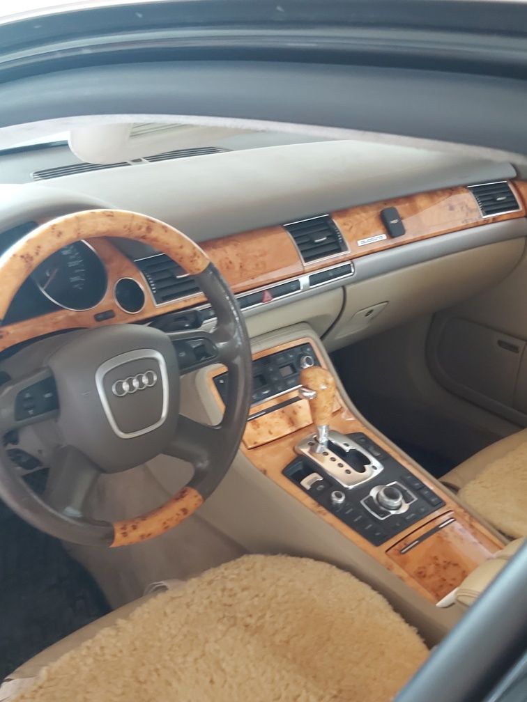 Продам audi a  8  2006-й год