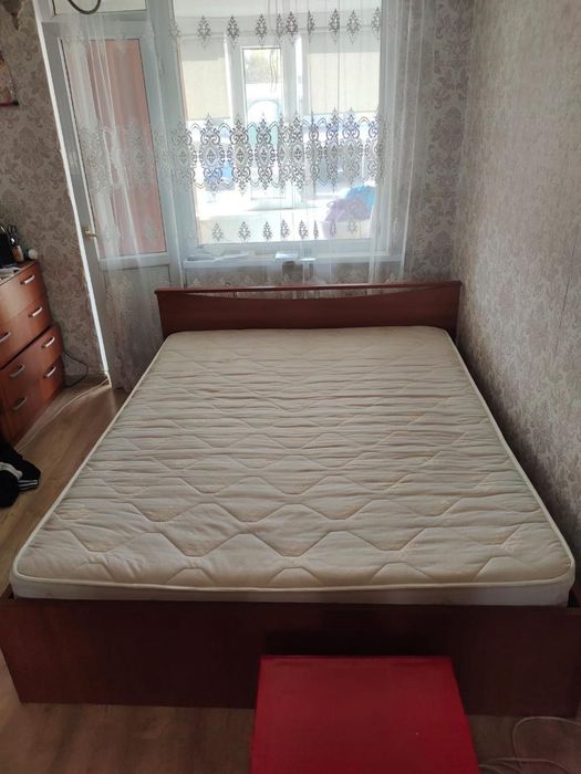 Продам кровать с матрасом в хорошем состоянии
