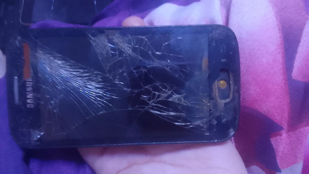 Продам телефон самсунг срочно