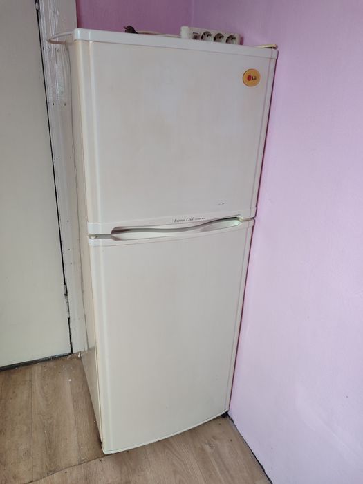 Продам Холодильник LG