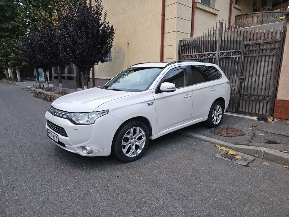 MItsubishi Outlander plug-in hybrid