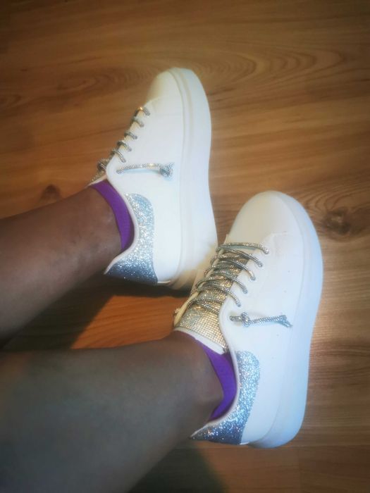 Чисто нови блестящи кецове