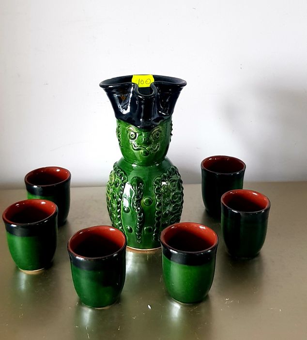 Carafe/căni vechi din ceramică