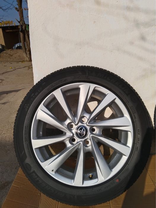 Продам диски с шинами новые 215/55/17R