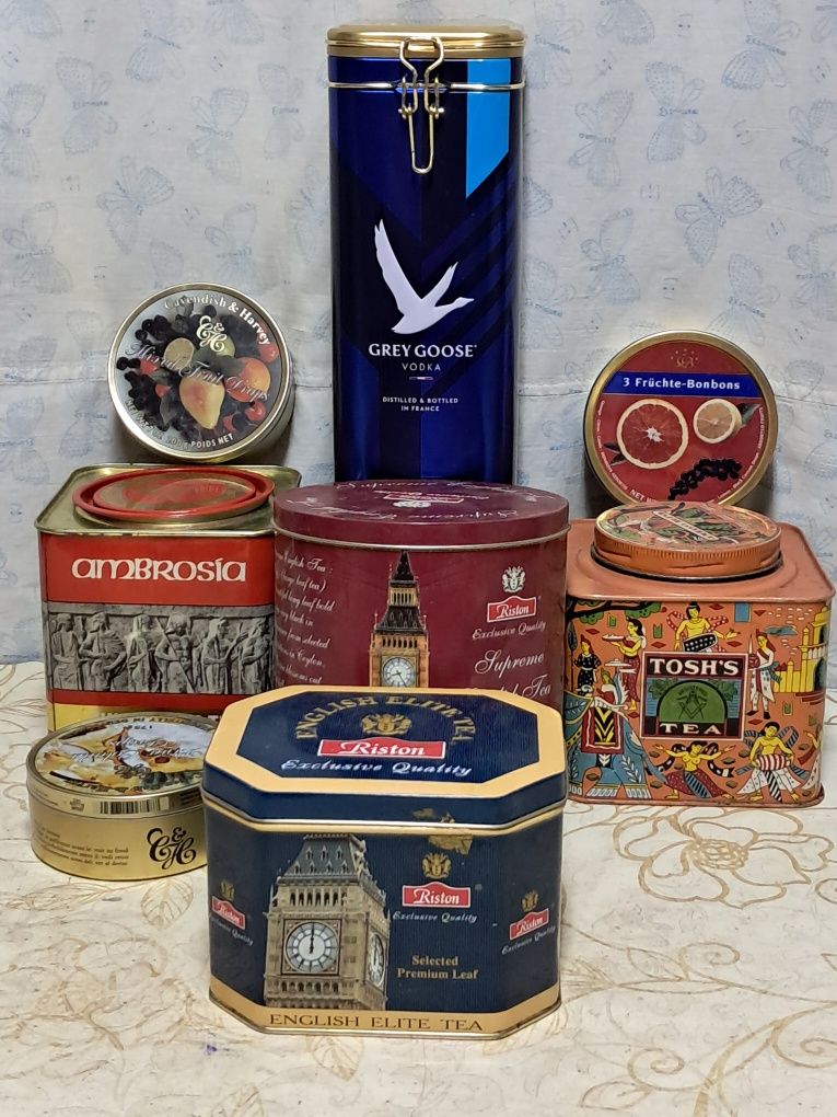 Продам для дома контейнеры для хранения яйиц 2шт,разное.