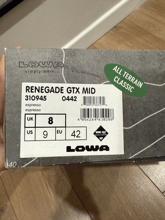 Продам зимнюю обувь Lowa