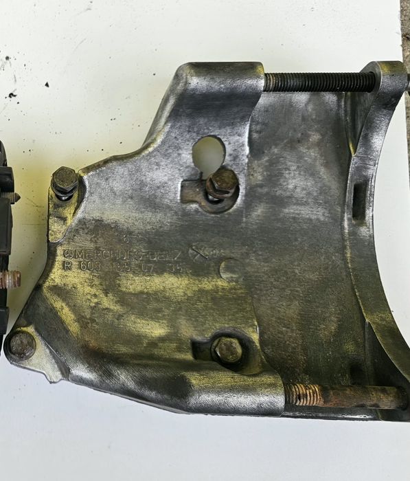 Оригинална стойка за алтернатор на Мерцедес Спринтер 312 2,9 тди 96-99