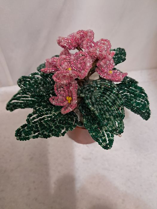 Продам фиалку из бисера