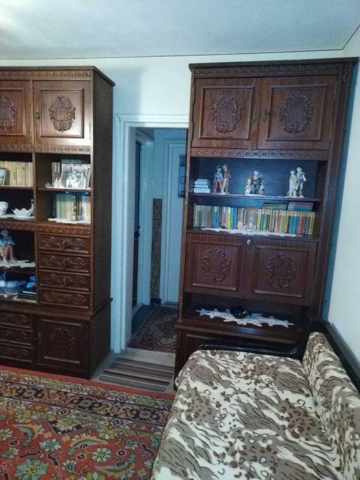 Biblioteca si pat matrimonial