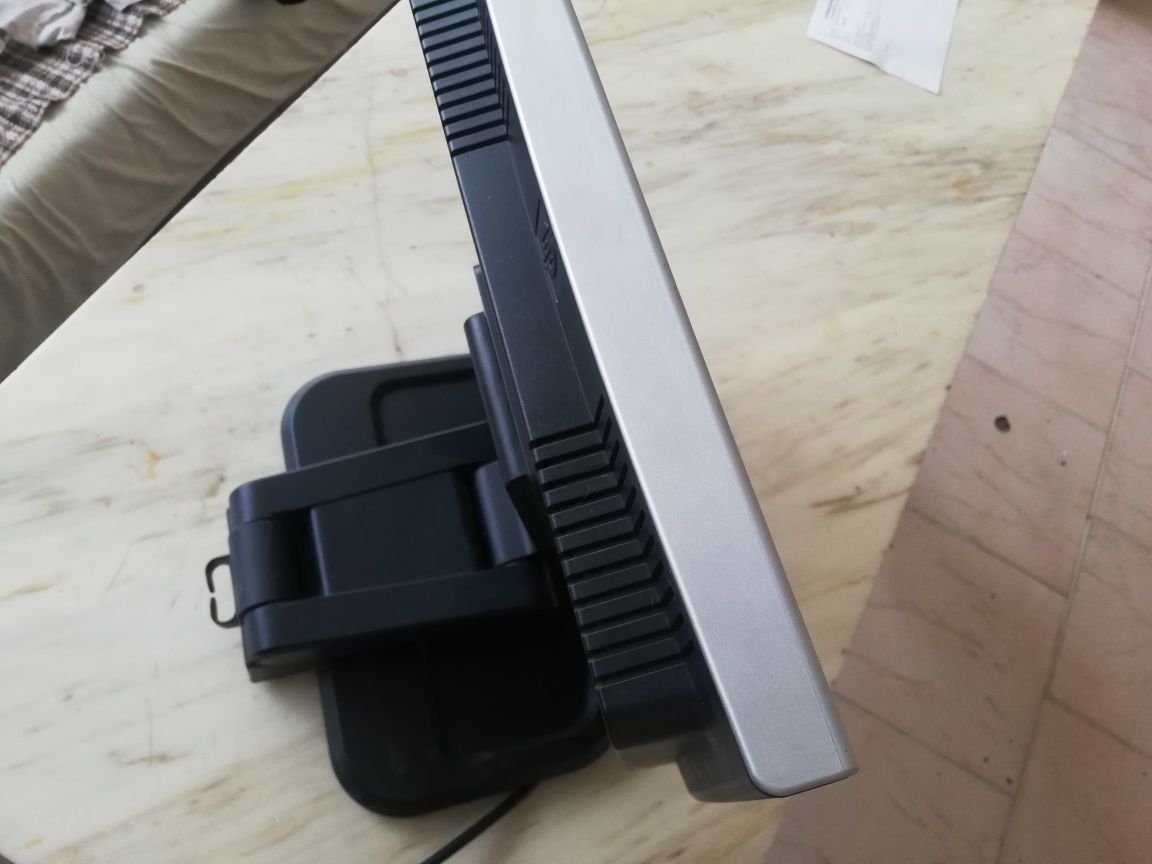 Продавам Монитор HP