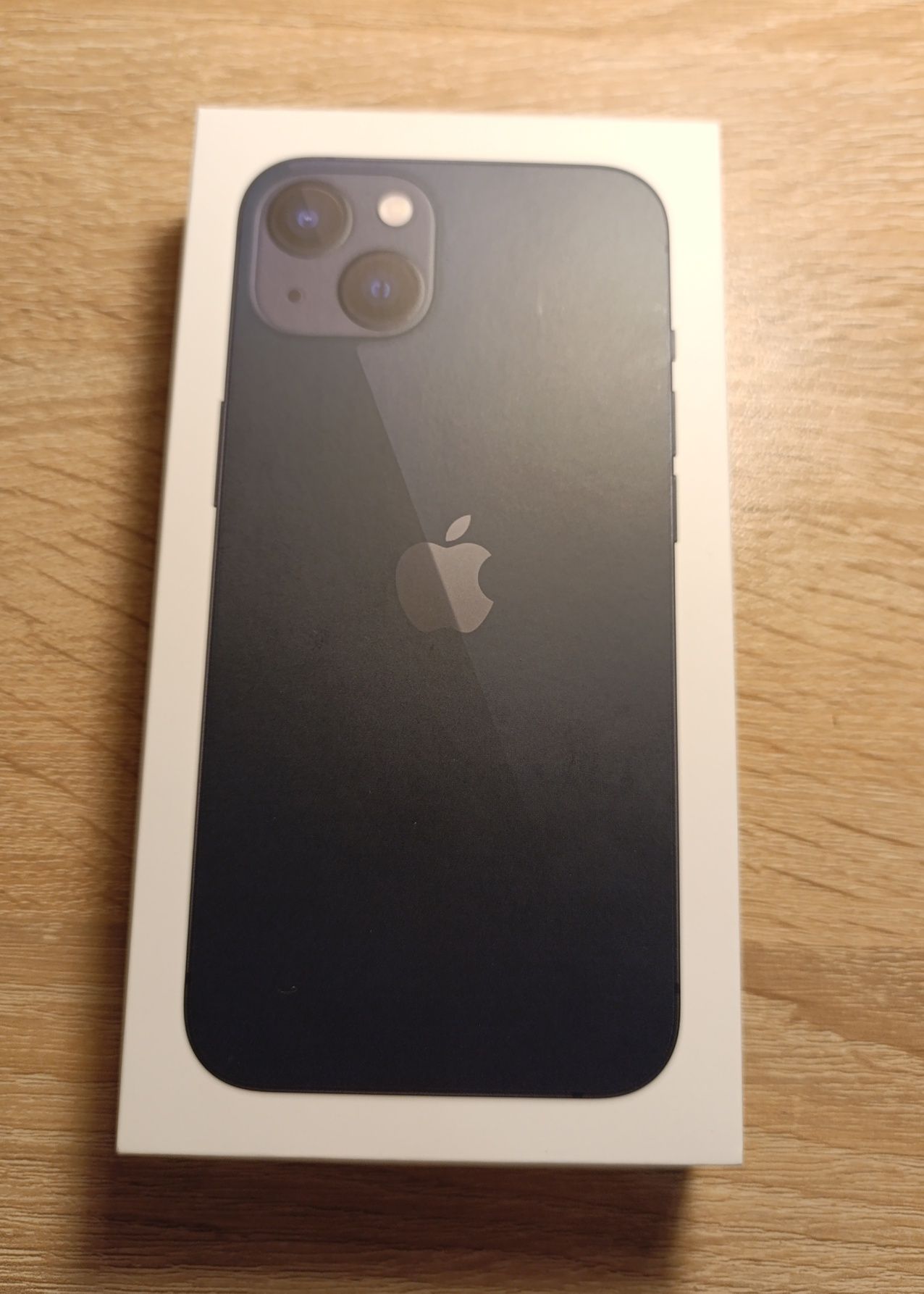 Iphone 13 5G (128GB) + Безжични слушалки + аксесоари