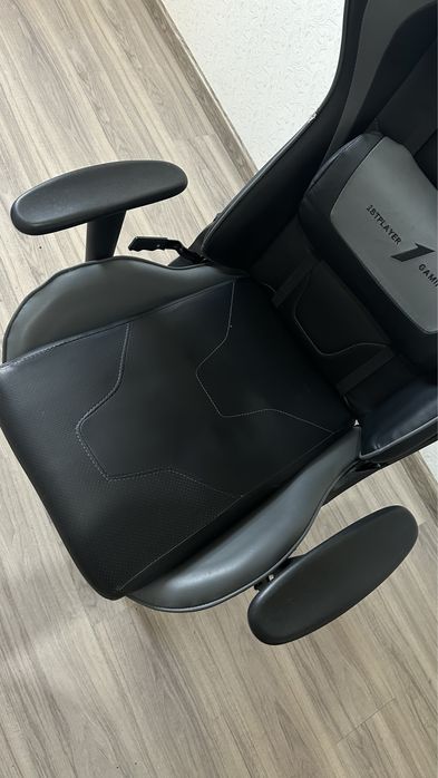 Продам игровое кресло 1STPLAYER