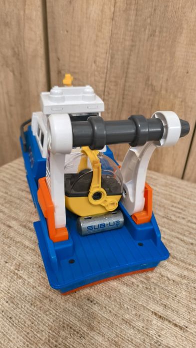 Barca de explorare Dickie cu submarin