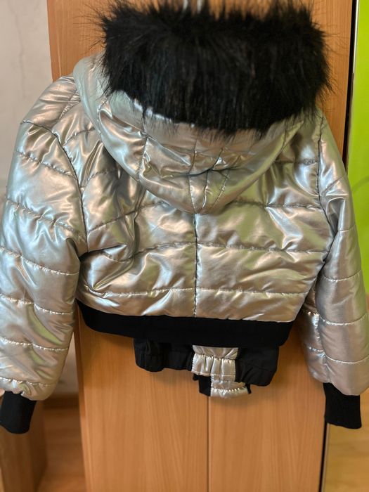 Vând trening în stare bună