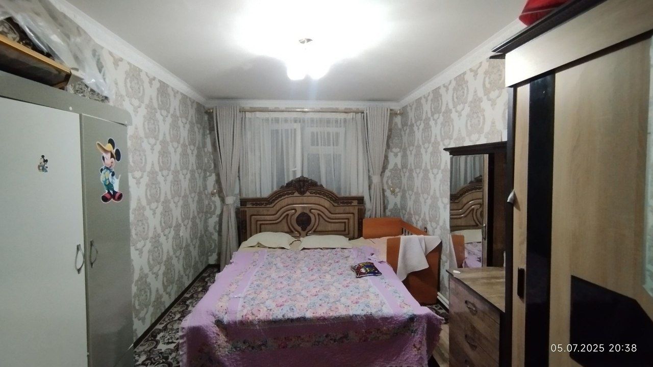 Ойбек роддом олдида 2 хоналик квартира сотилади