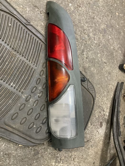 Renault kangoo 1999 година десен стоп