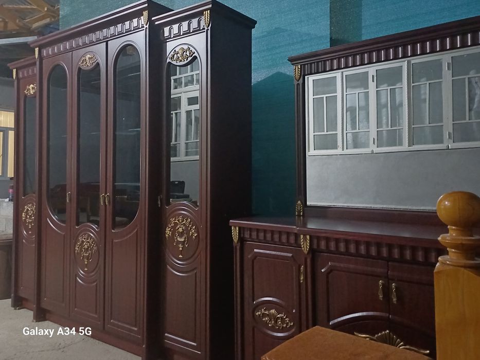 Сервант хамда трюмо сотилади