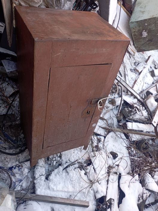 Продам шкафы железные