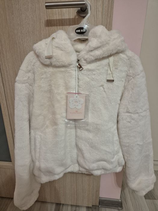 Ново пухено бяло якенце!