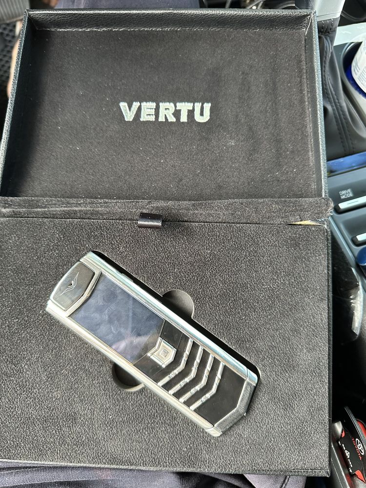 продаётся телефон Vertu