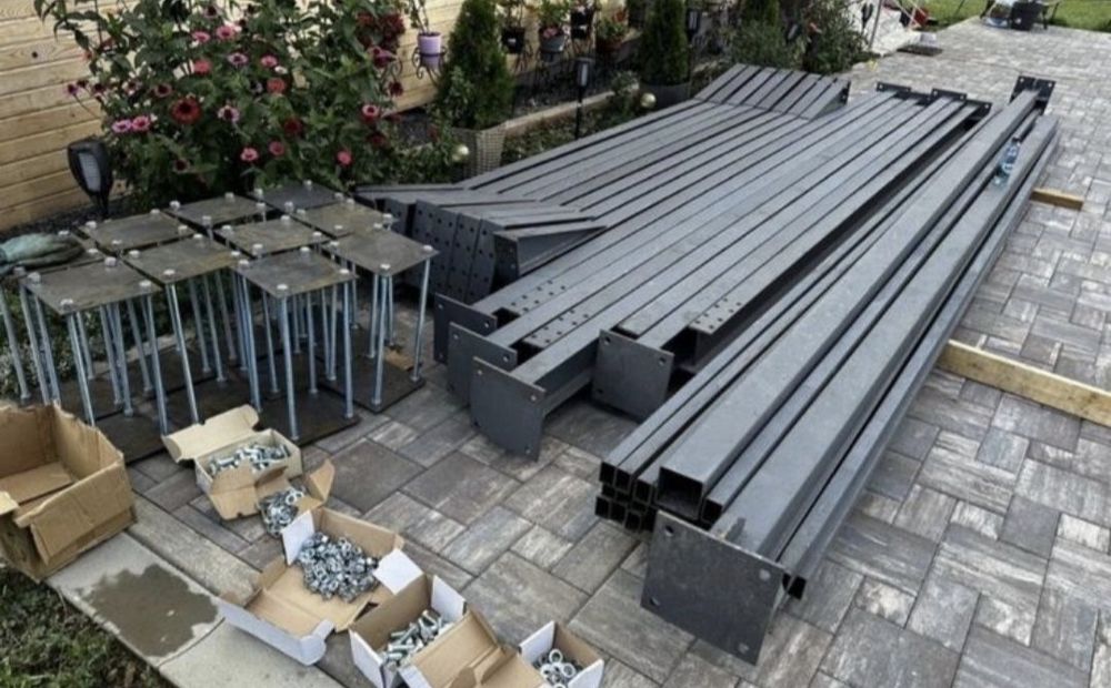 Vând garaje și șoproane de mașini . Acestea sunt construite din materi